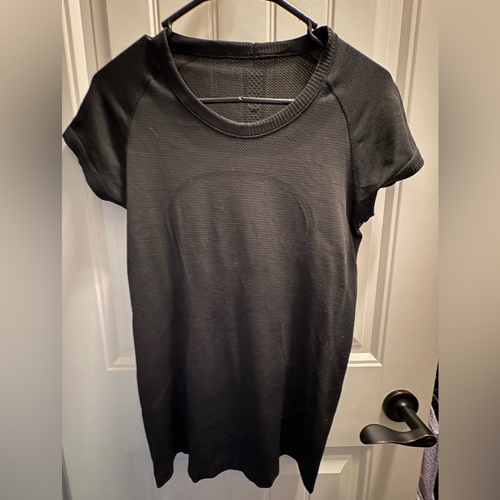 Lululemon Swiftly Tech Short Sleeve Bundle (2)